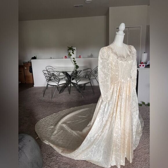 1948 Ivory White Vintage Antique Embroidered Lace Wedding Dress With Train - Picture 7 of 16